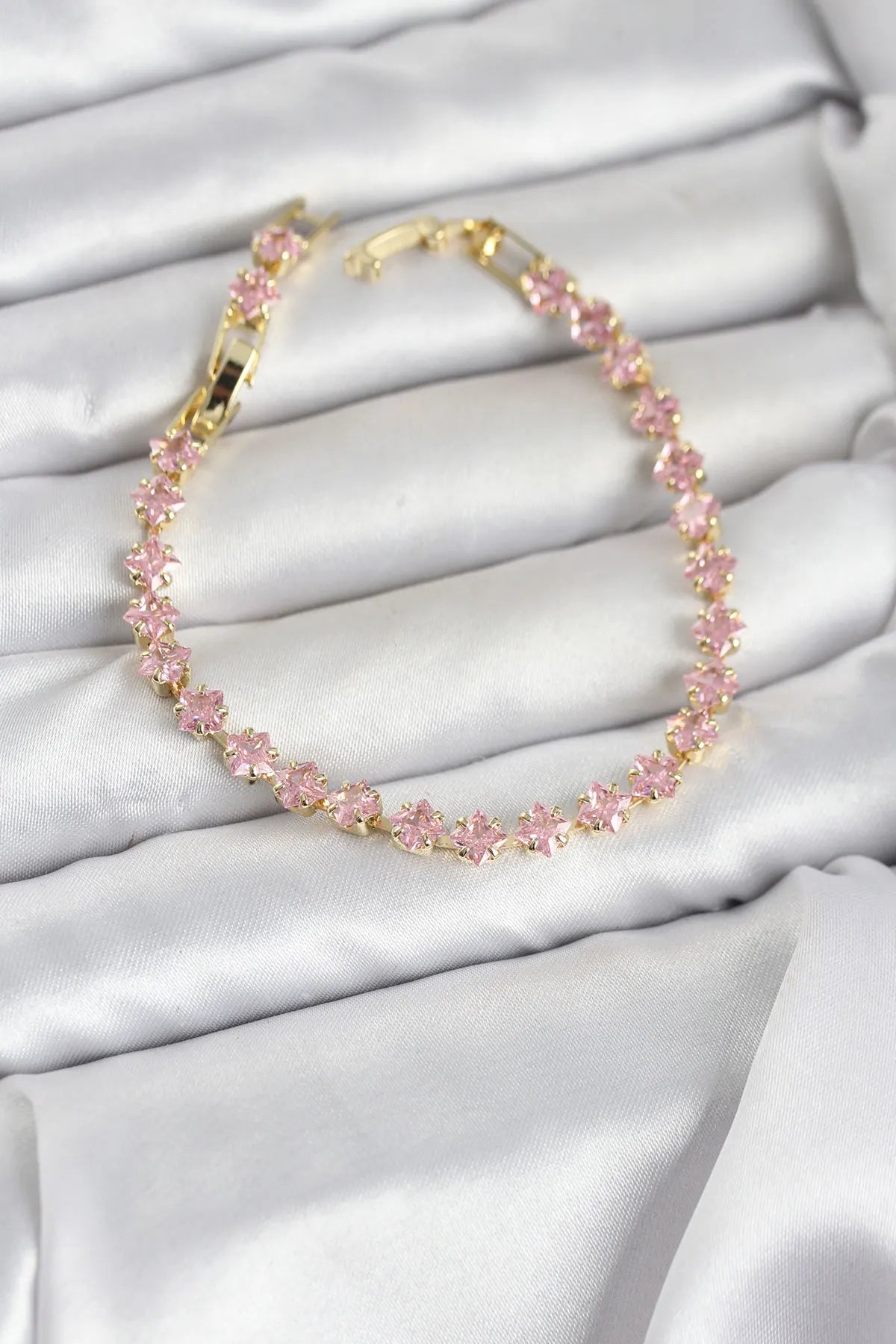 Pembe Kare Zirkon Taşlı Gold Renk Pirinç Su Yolu Kadın Bileklik