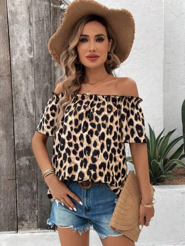 Kadın Madonna Yaka Fırfırlı Leopar Desenli Mikro Kumaş Bluz
