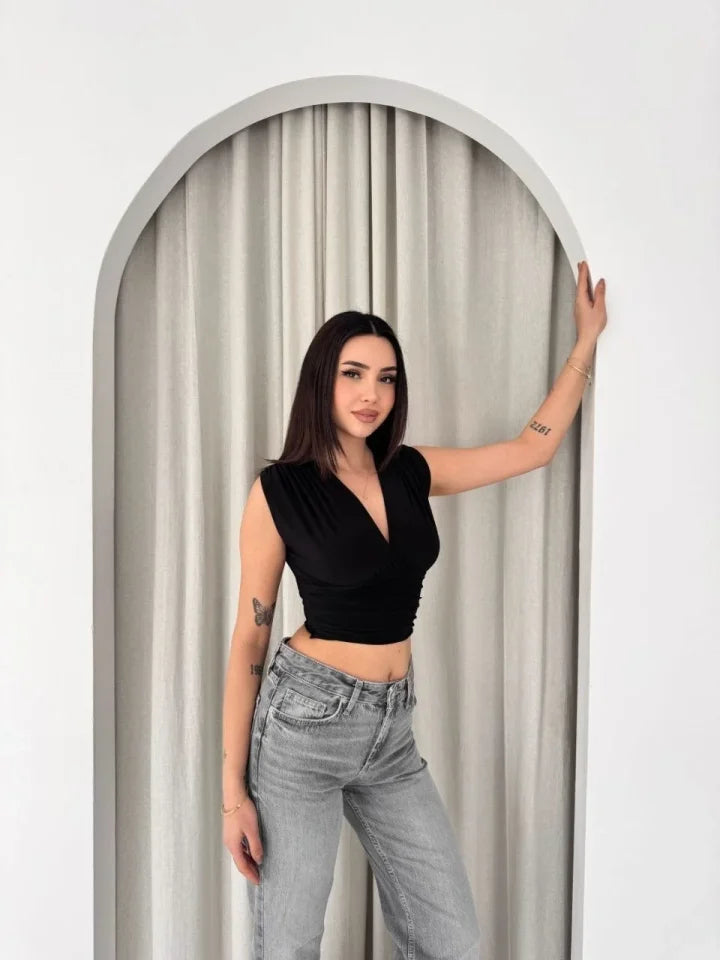 Vatkalı Kolsuz V Yaka Drapeli Crop Bluz Likralı Fit - Siyah